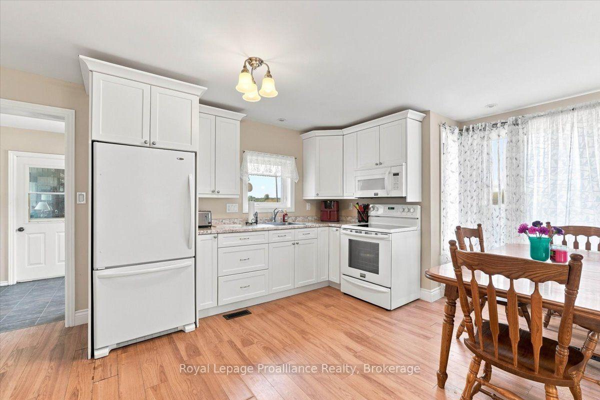 Photo 9 of 611 County Rd 15, Prince Edward County, Sophiasburg Ward — HOMEH