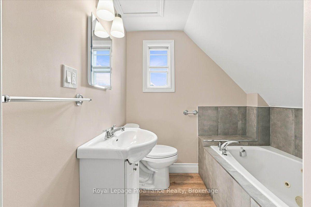 Photo 19 of 611 County Rd 15, Prince Edward County, Sophiasburg Ward — HOMEH