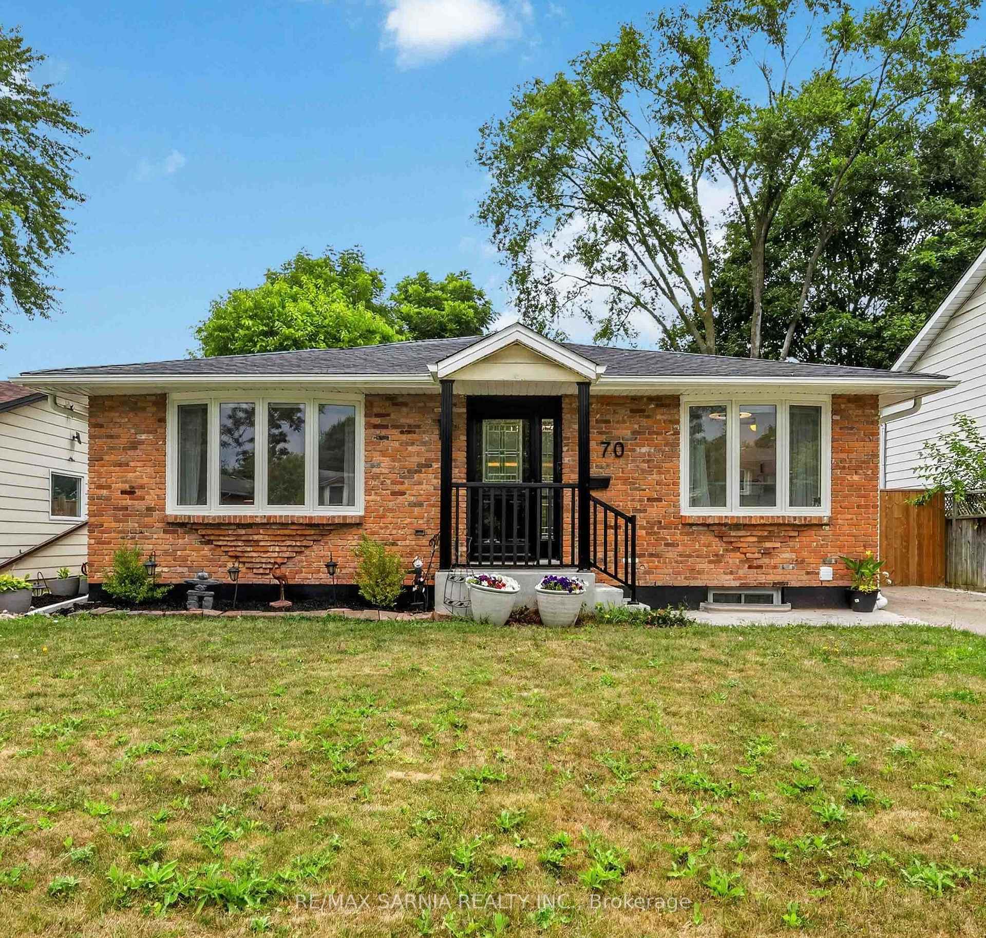Photo 1 of 70 Turner Drive, Sarnia — HOMEH
