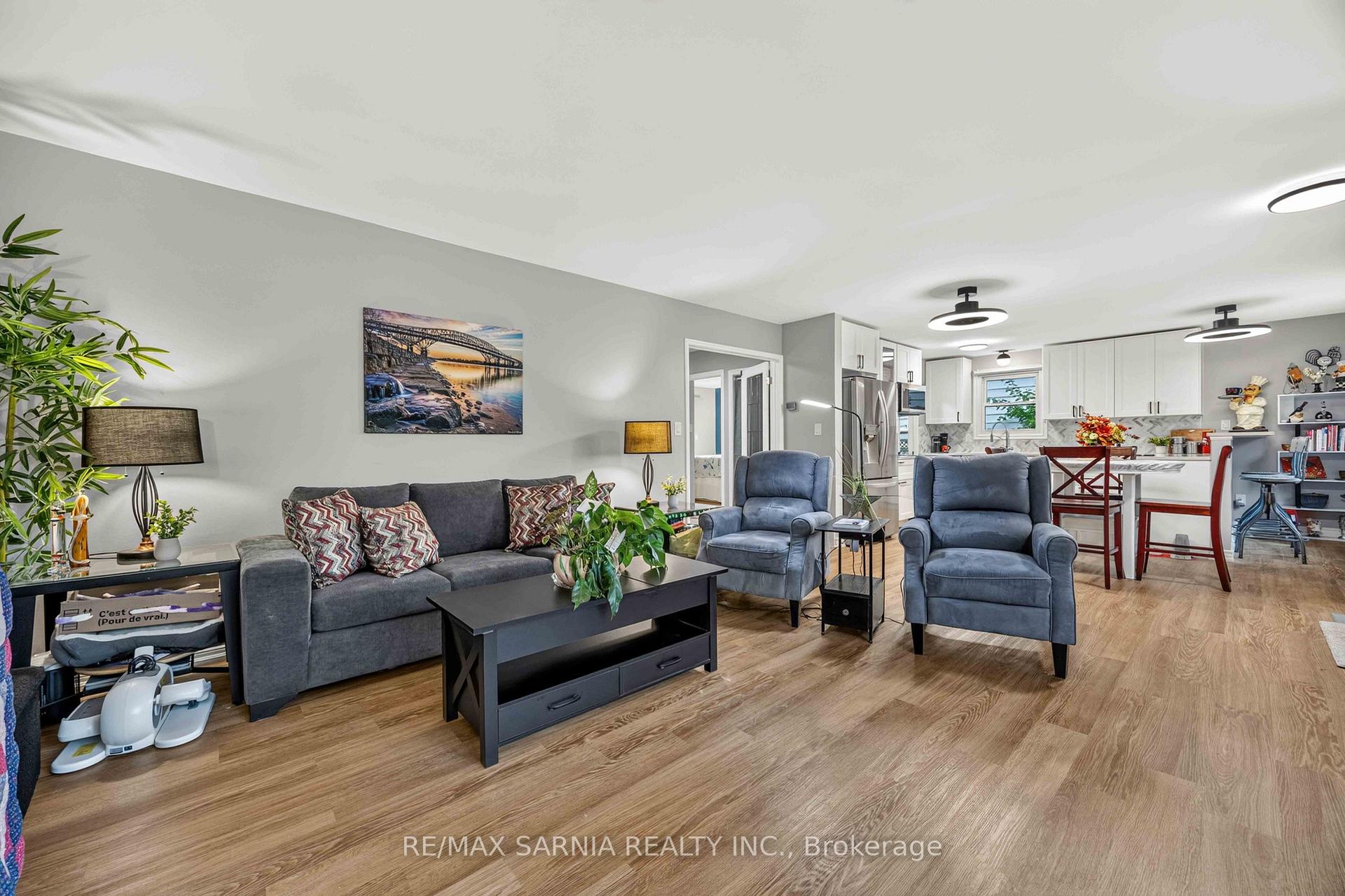 Photo 5 of 70 Turner Drive, Sarnia — HOMEH