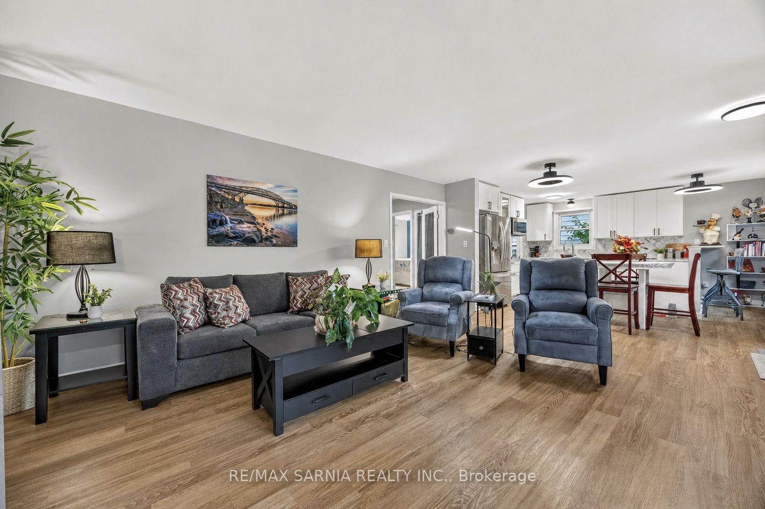 Photo 6 of 70 Turner Drive, Sarnia — HOMEH