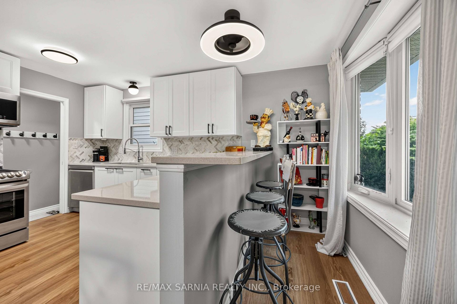 Photo 10 of 70 Turner Drive, Sarnia — HOMEH