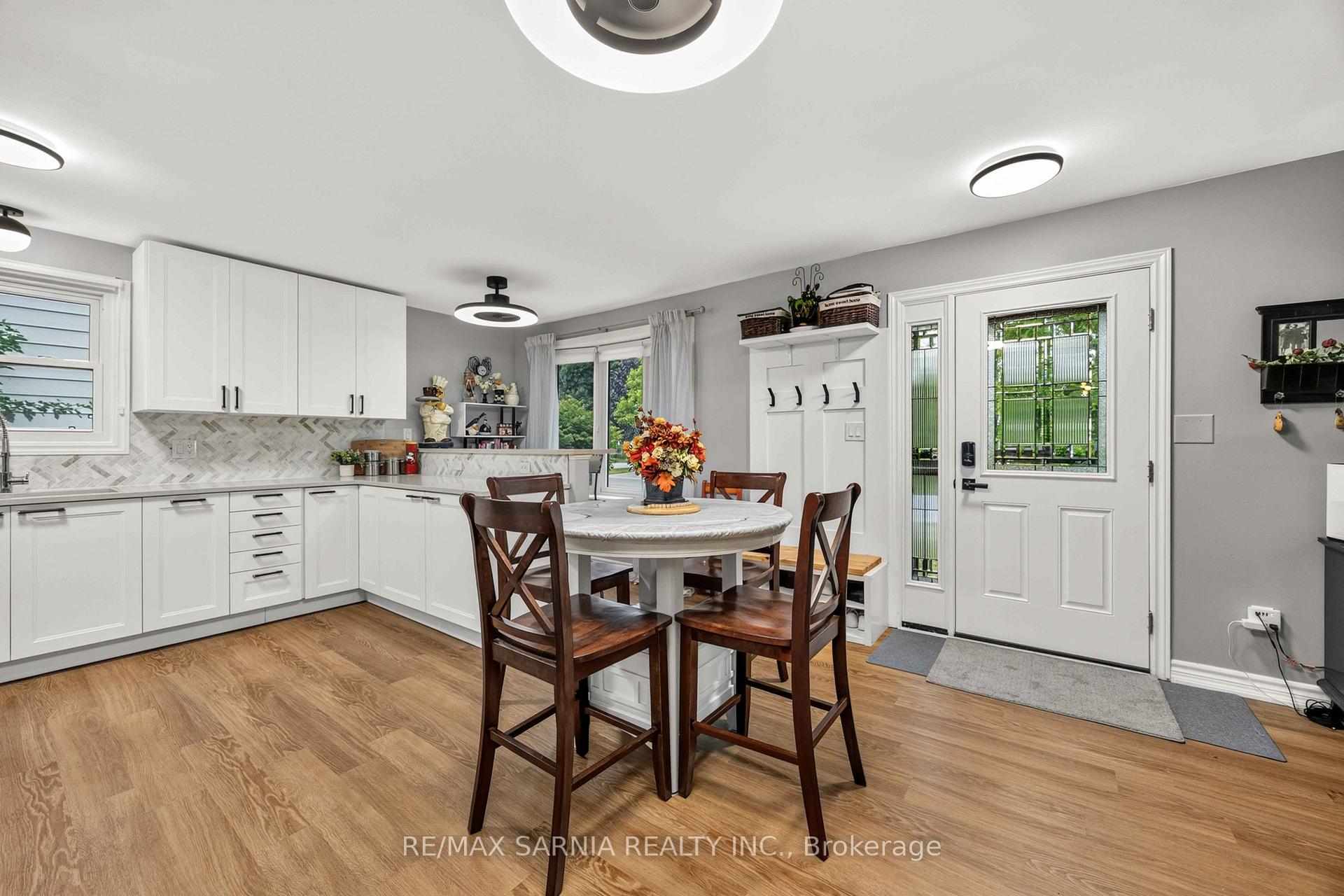 Photo 11 of 70 Turner Drive, Sarnia — HOMEH