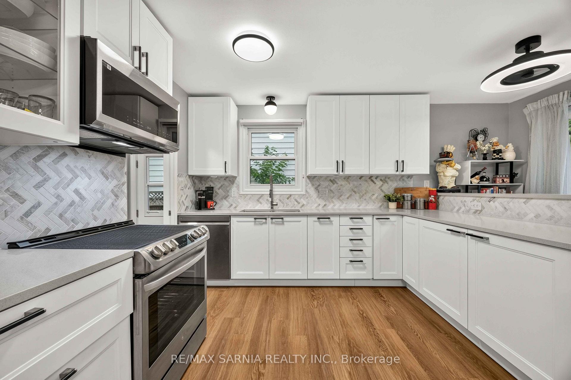 Photo 12 of 70 Turner Drive, Sarnia — HOMEH