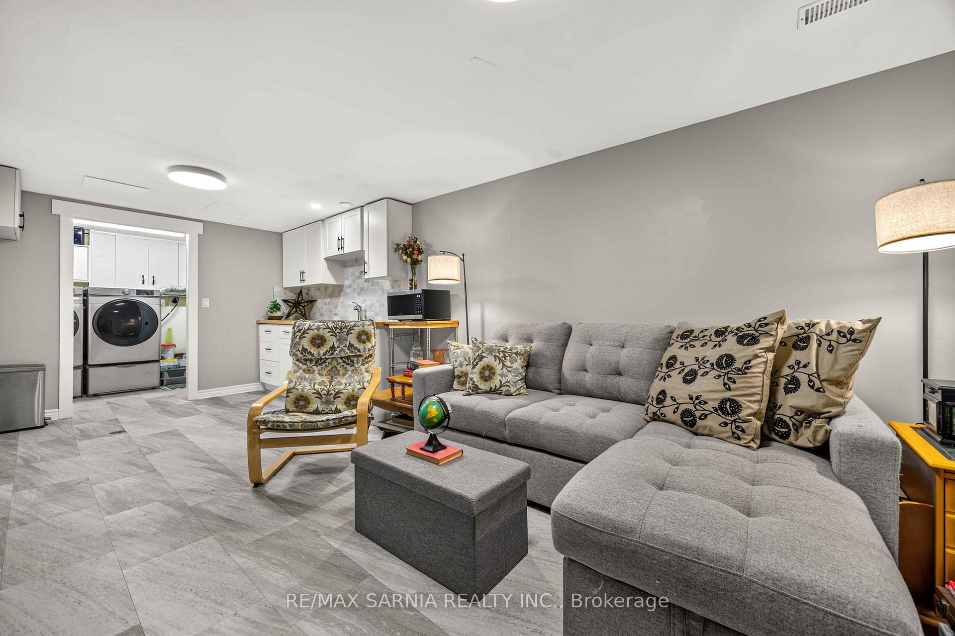 Photo 22 of 70 Turner Drive, Sarnia — HOMEH