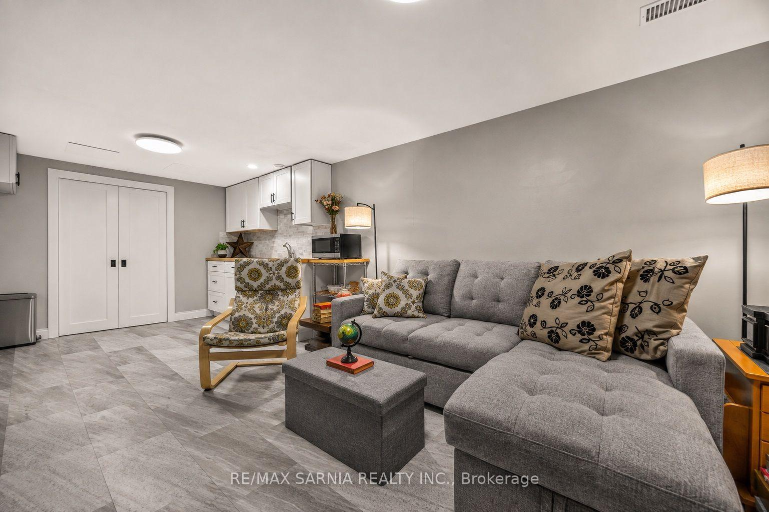 Photo 23 of 70 Turner Drive, Sarnia — HOMEH