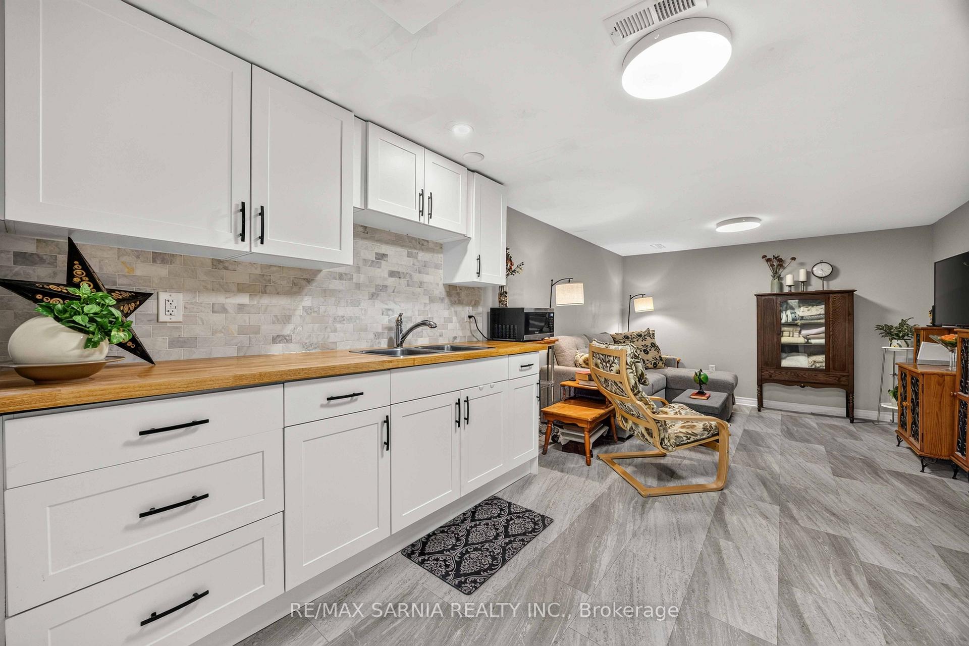 Photo 25 of 70 Turner Drive, Sarnia — HOMEH