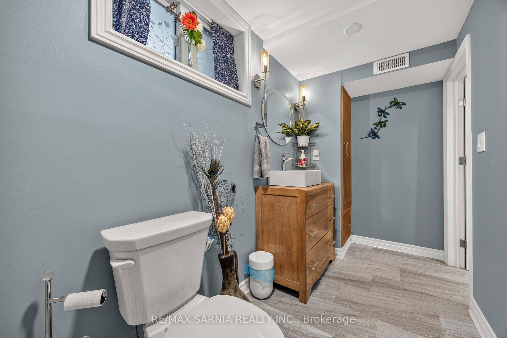 Photo 34 of 70 Turner Drive, Sarnia — HOMEH