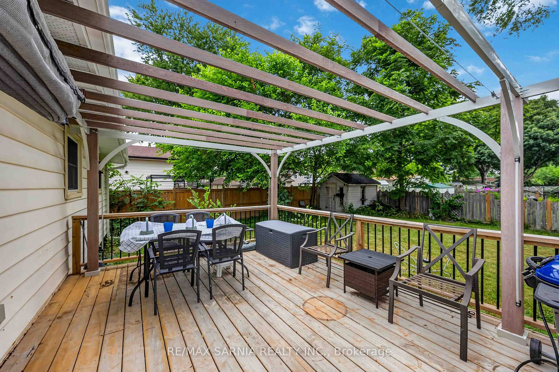 Photo 35 of 70 Turner Drive, Sarnia — HOMEH