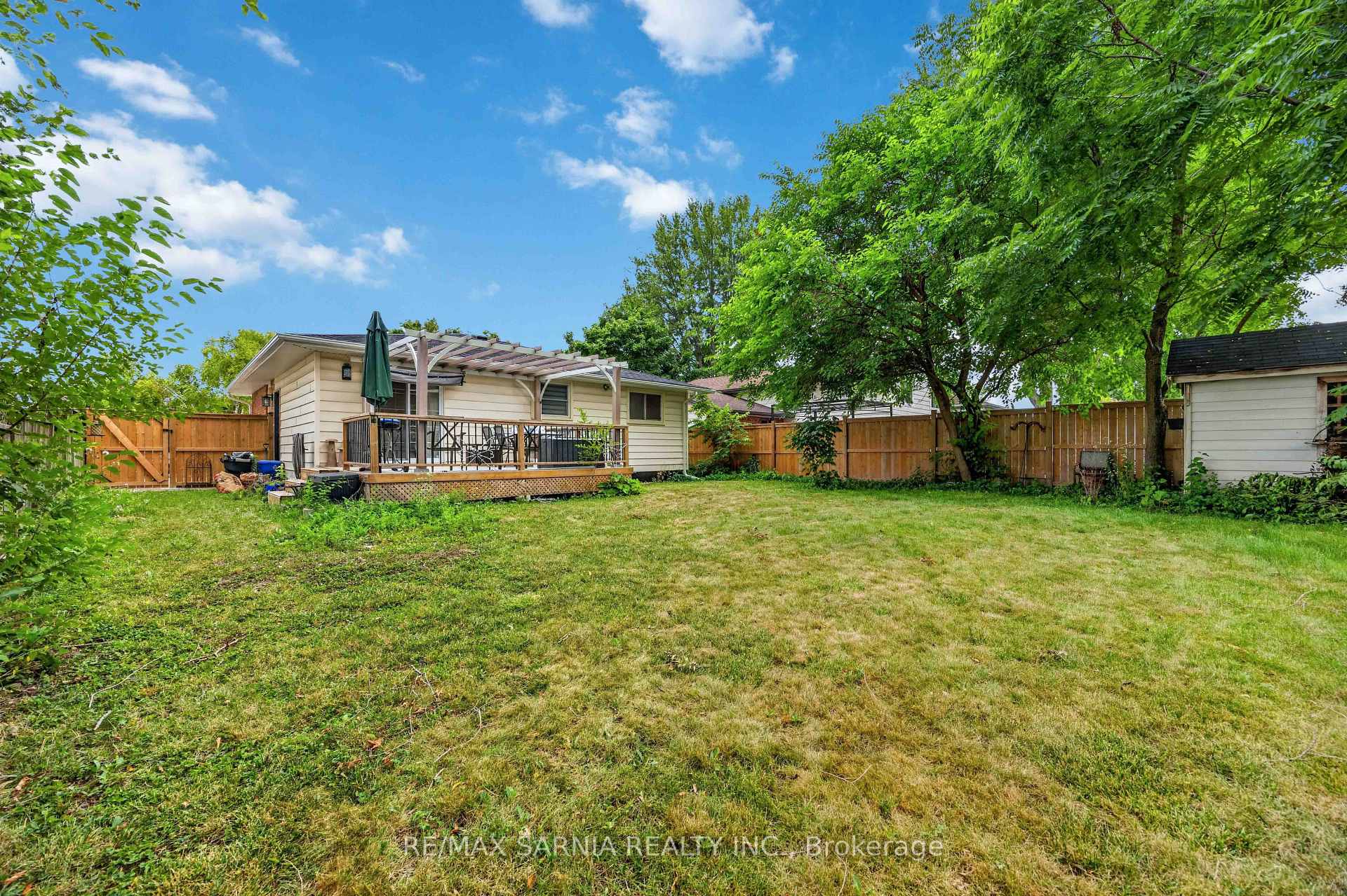 Photo 37 of 70 Turner Drive, Sarnia — HOMEH