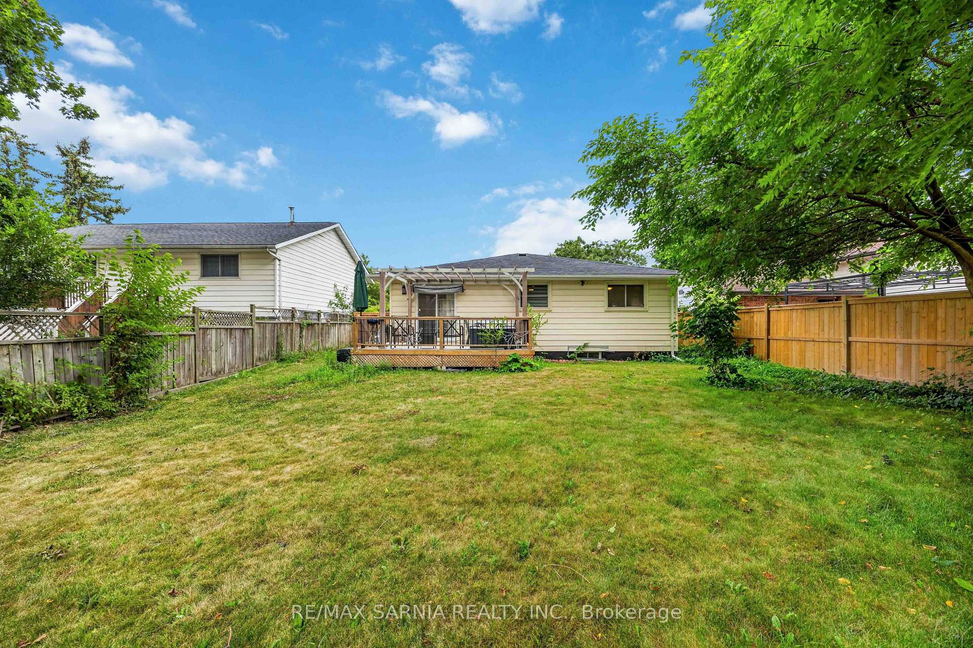 Photo 38 of 70 Turner Drive, Sarnia — HOMEH
