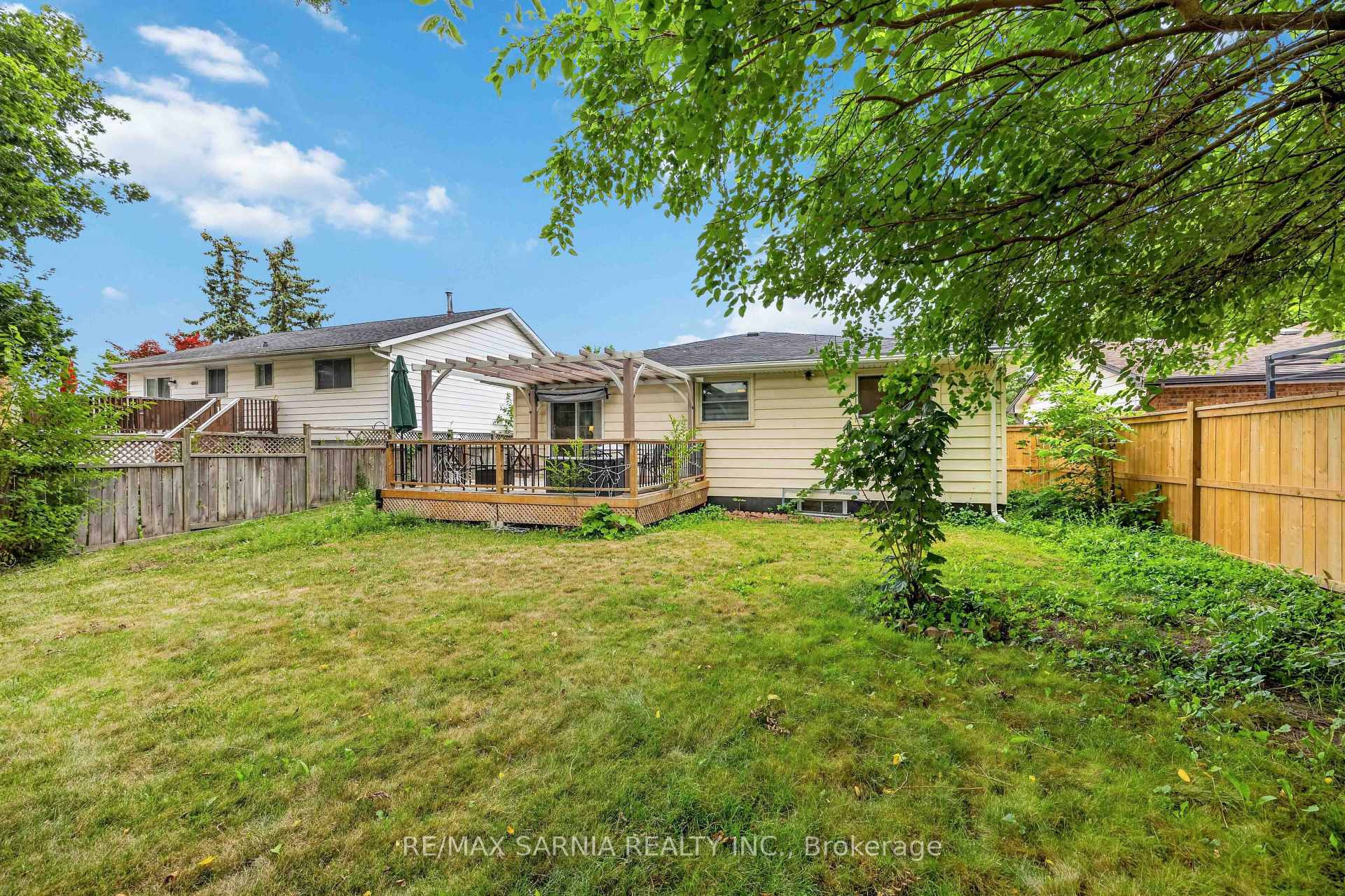 Photo 39 of 70 Turner Drive, Sarnia — HOMEH