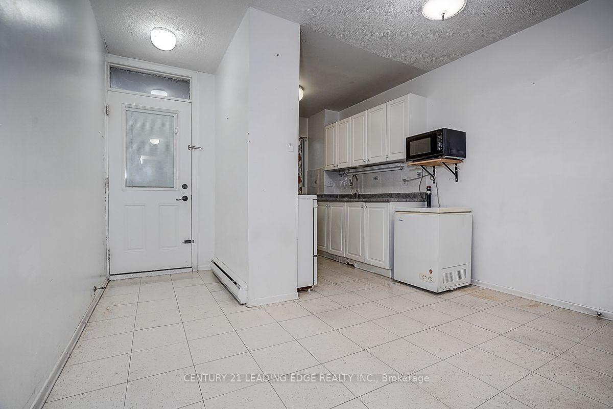 Photo 11 of Unit 207, 135 Leeward Glenway, Toronto, Flemingdon Park — HOMEH