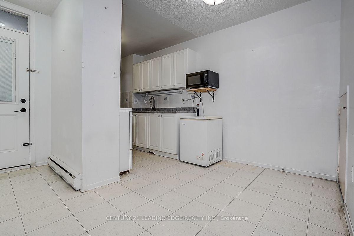 Photo 13 of Unit 207, 135 Leeward Glenway, Toronto, Flemingdon Park — HOMEH