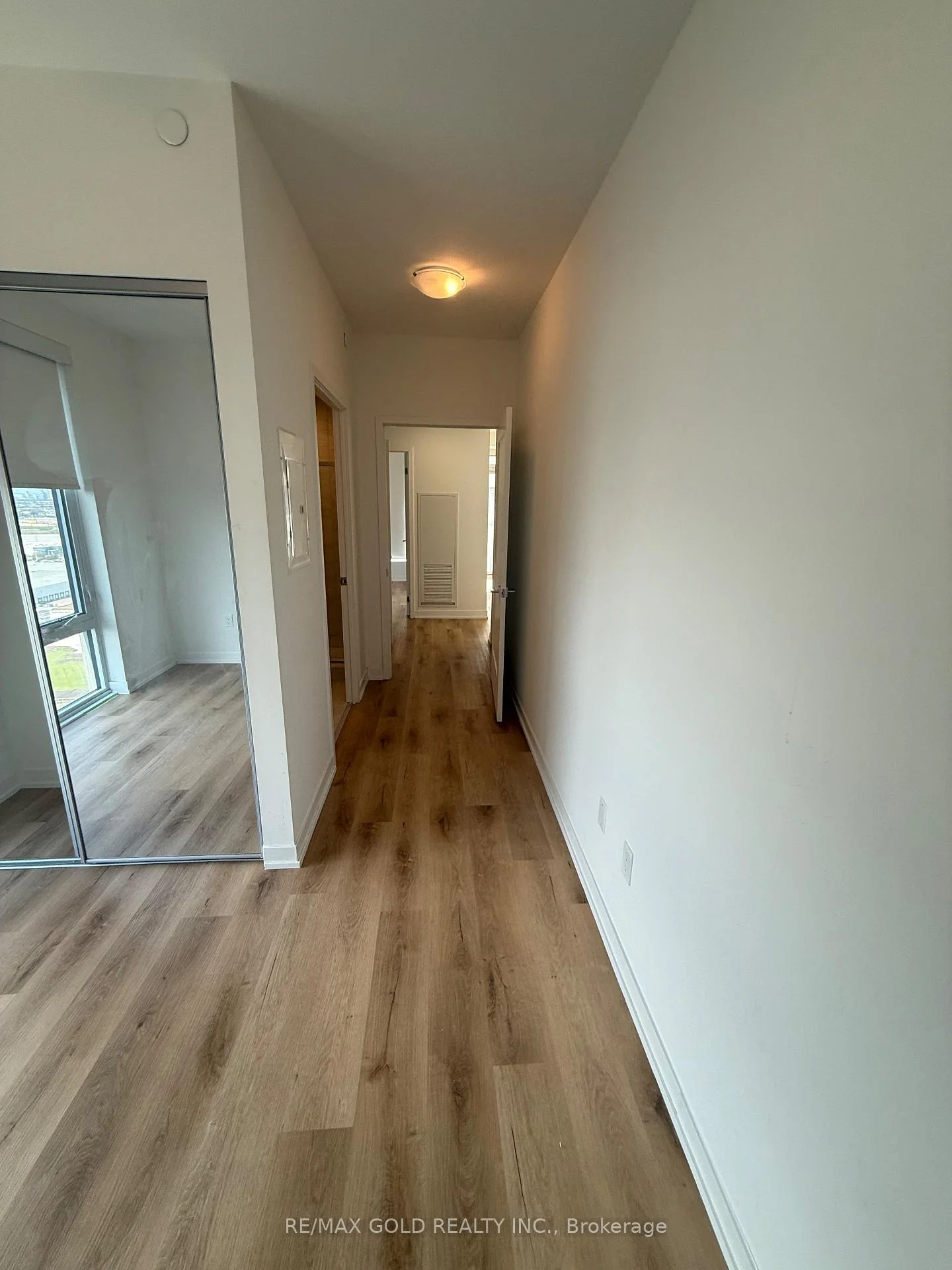 Photo 7 of 474 Caldari Road, Vaughan, Concord — HOMEH
