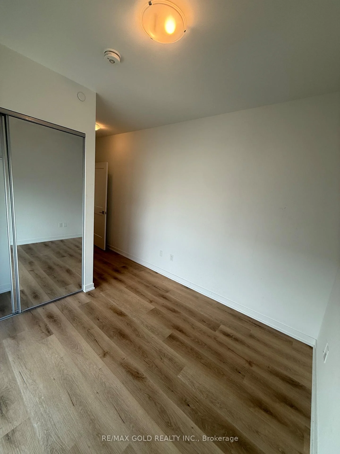 Photo 8 of 474 Caldari Road, Vaughan, Concord — HOMEH