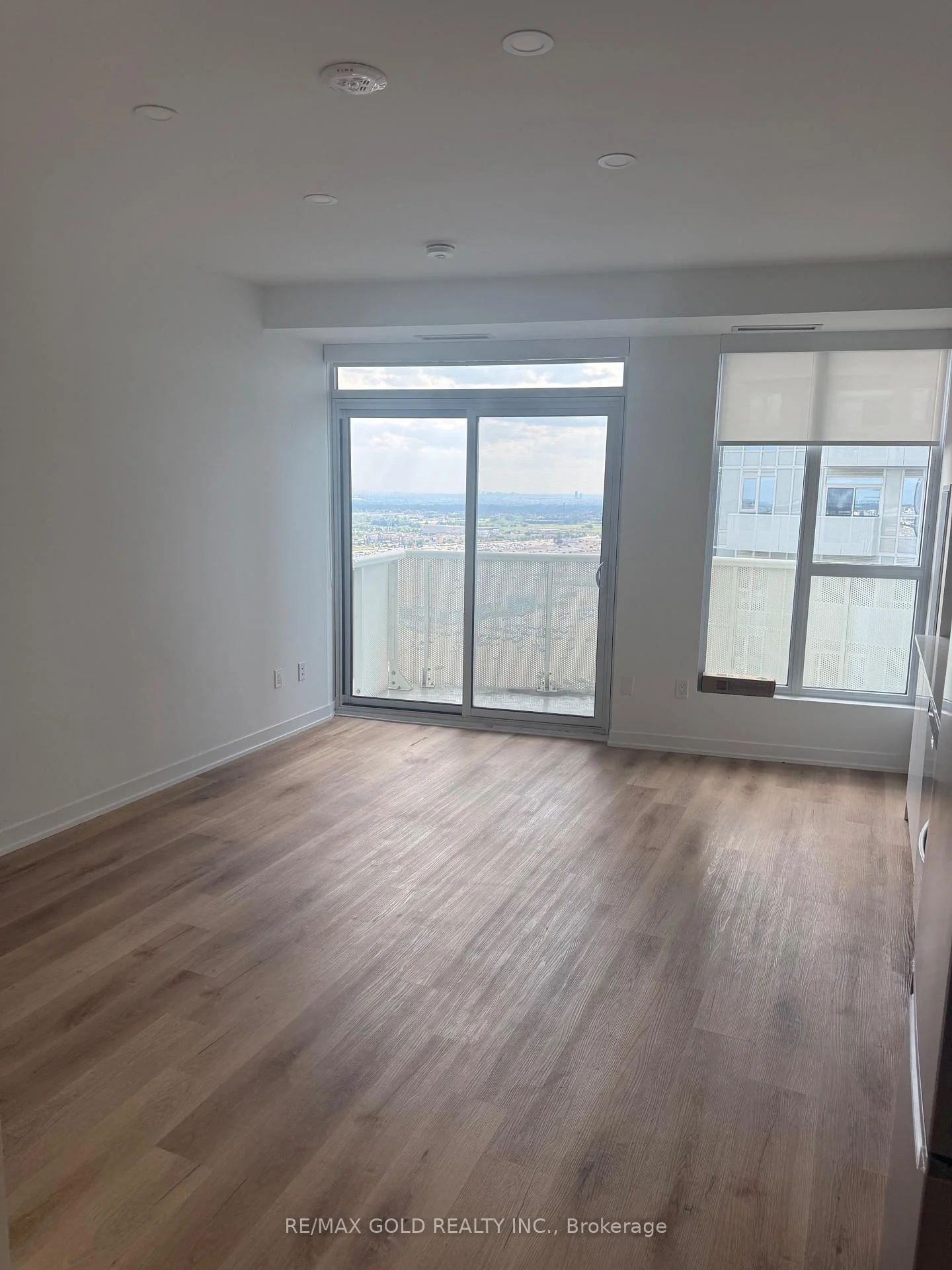 Photo 11 of 474 Caldari Road, Vaughan, Concord — HOMEH