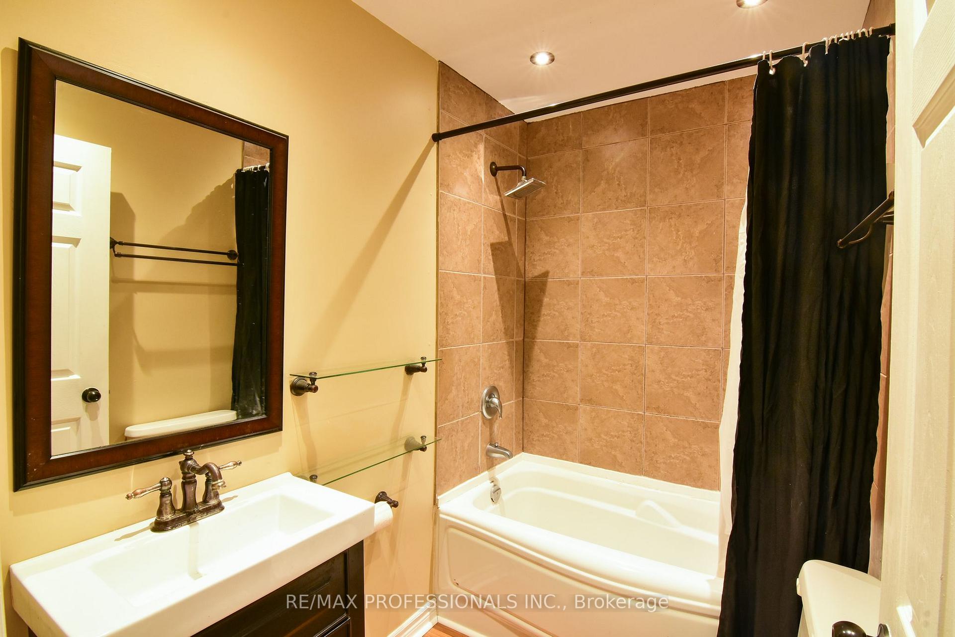 Photo 8 of 49 Spadina Avenue, Hamilton, Stipley — HOMEH