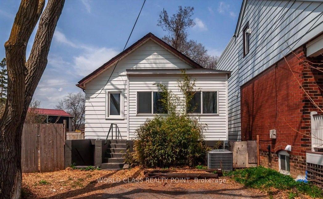 Photo 3 of 1 Mcintosh Street, Scarborough, Birchcliffe-Cliffside — HOMEH