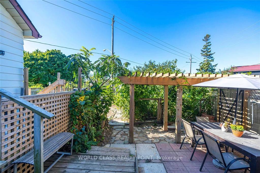 Photo 6 of 1 Mcintosh Street, Scarborough, Birchcliffe-Cliffside — HOMEH