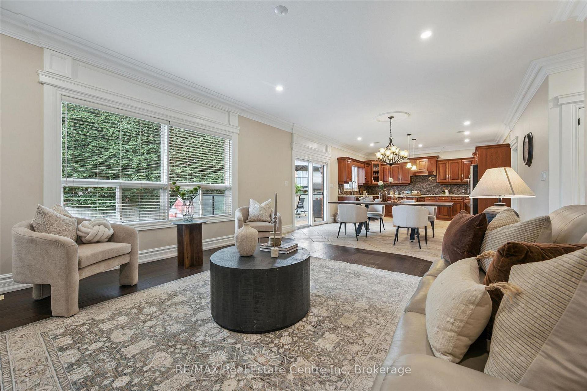 Photo 12 of 34 Whetstone Crescent, Guelph, Pineridge/Westminster Woods — HOMEH