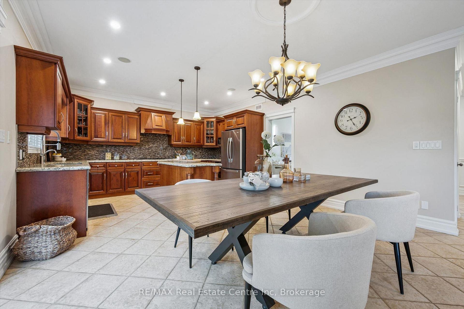 Photo 14 of 34 Whetstone Crescent, Guelph, Pineridge/Westminster Woods — HOMEH
