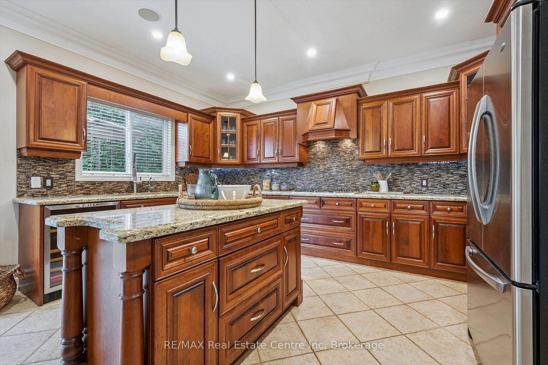 Photo 15 of 34 Whetstone Crescent, Guelph, Pineridge/Westminster Woods — HOMEH