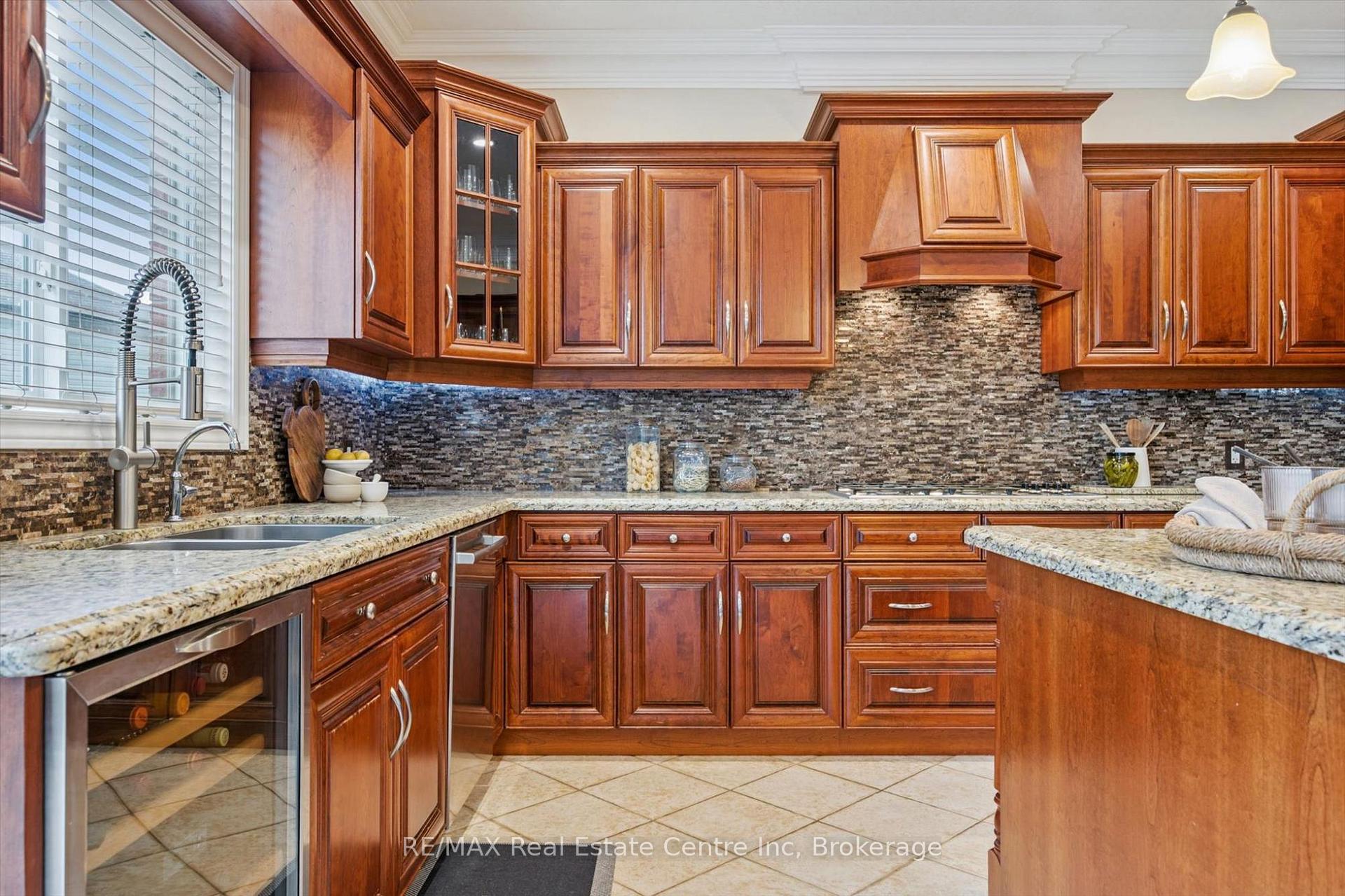 Photo 16 of 34 Whetstone Crescent, Guelph, Pineridge/Westminster Woods — HOMEH