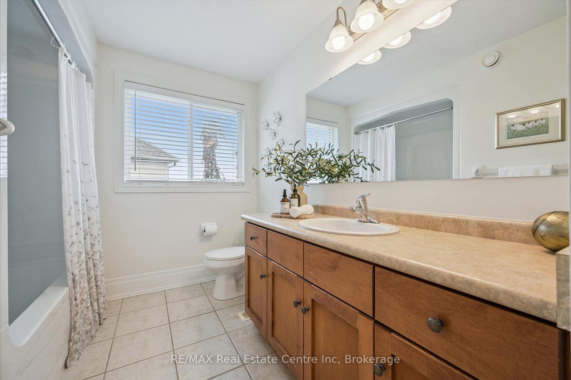 Photo 30 of 34 Whetstone Crescent, Guelph, Pineridge/Westminster Woods — HOMEH