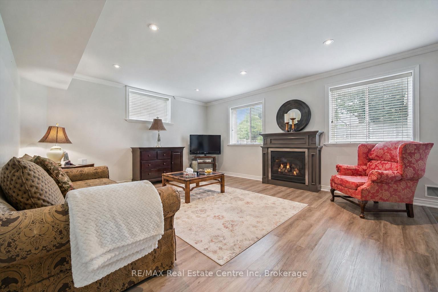 Photo 32 of 34 Whetstone Crescent, Guelph, Pineridge/Westminster Woods — HOMEH