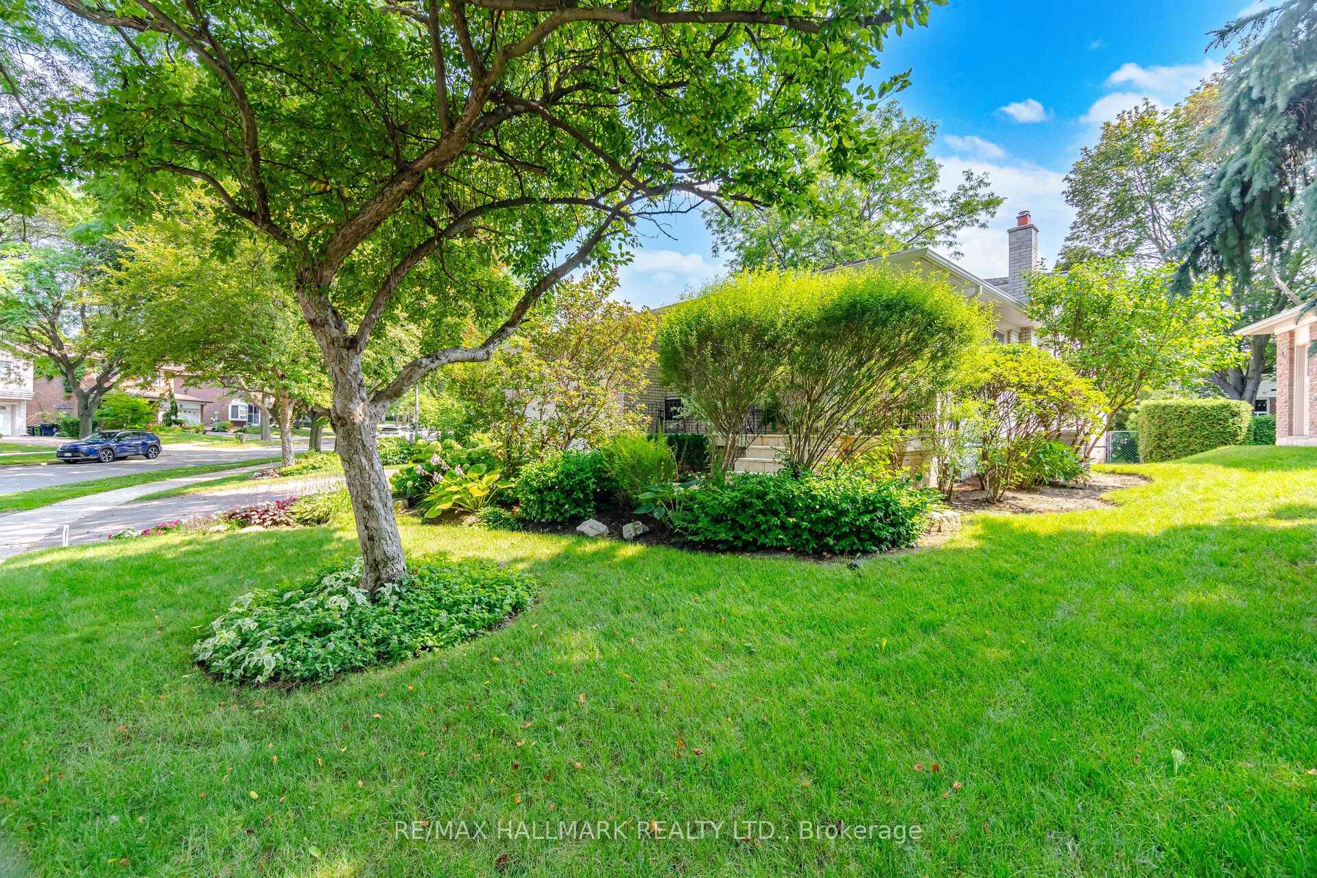 Photo 1 of 17 Wellesbourne Crescent, North York, Hillcrest Village — HOMEH