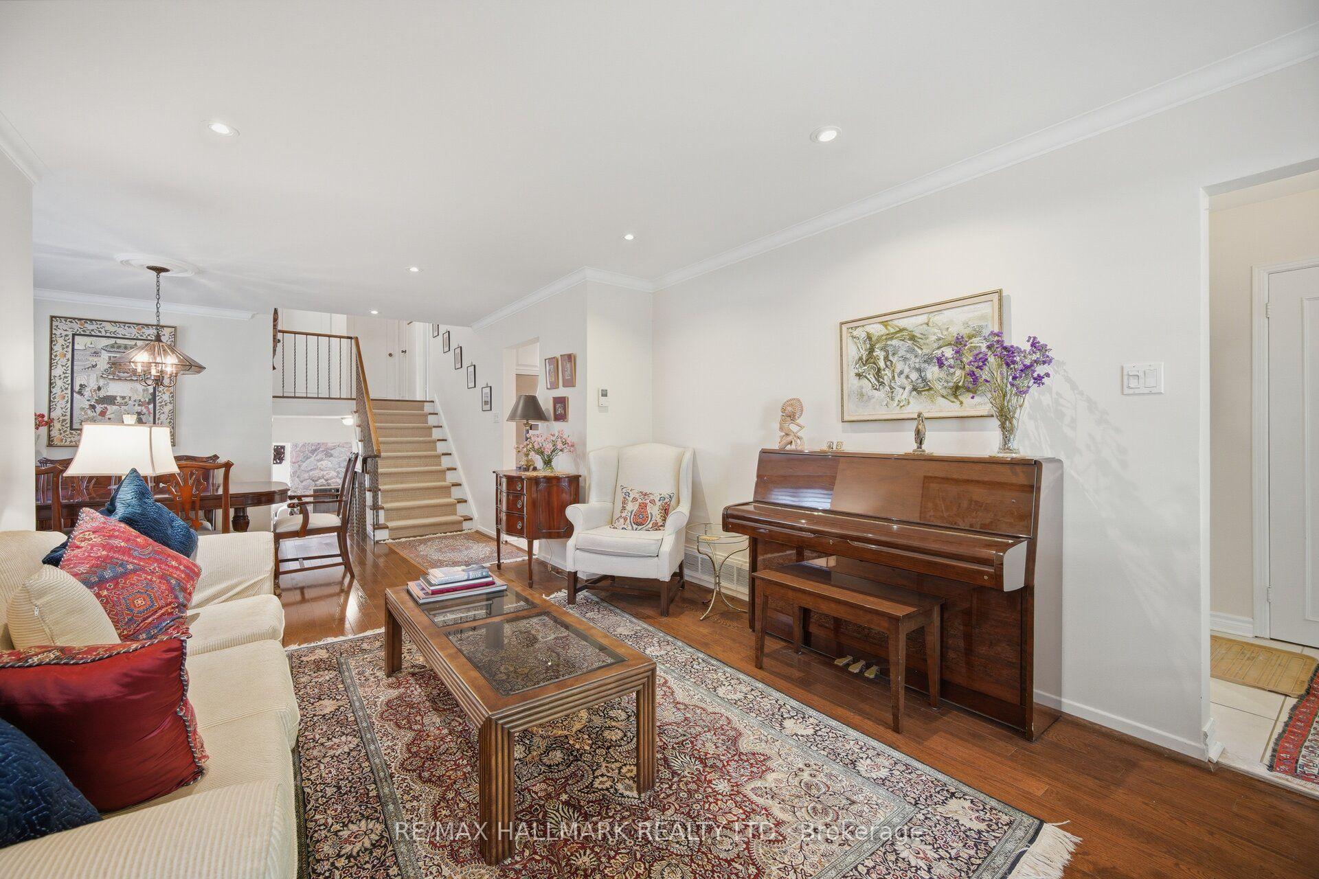 Photo 8 of 17 Wellesbourne Crescent, North York, Hillcrest Village — HOMEH