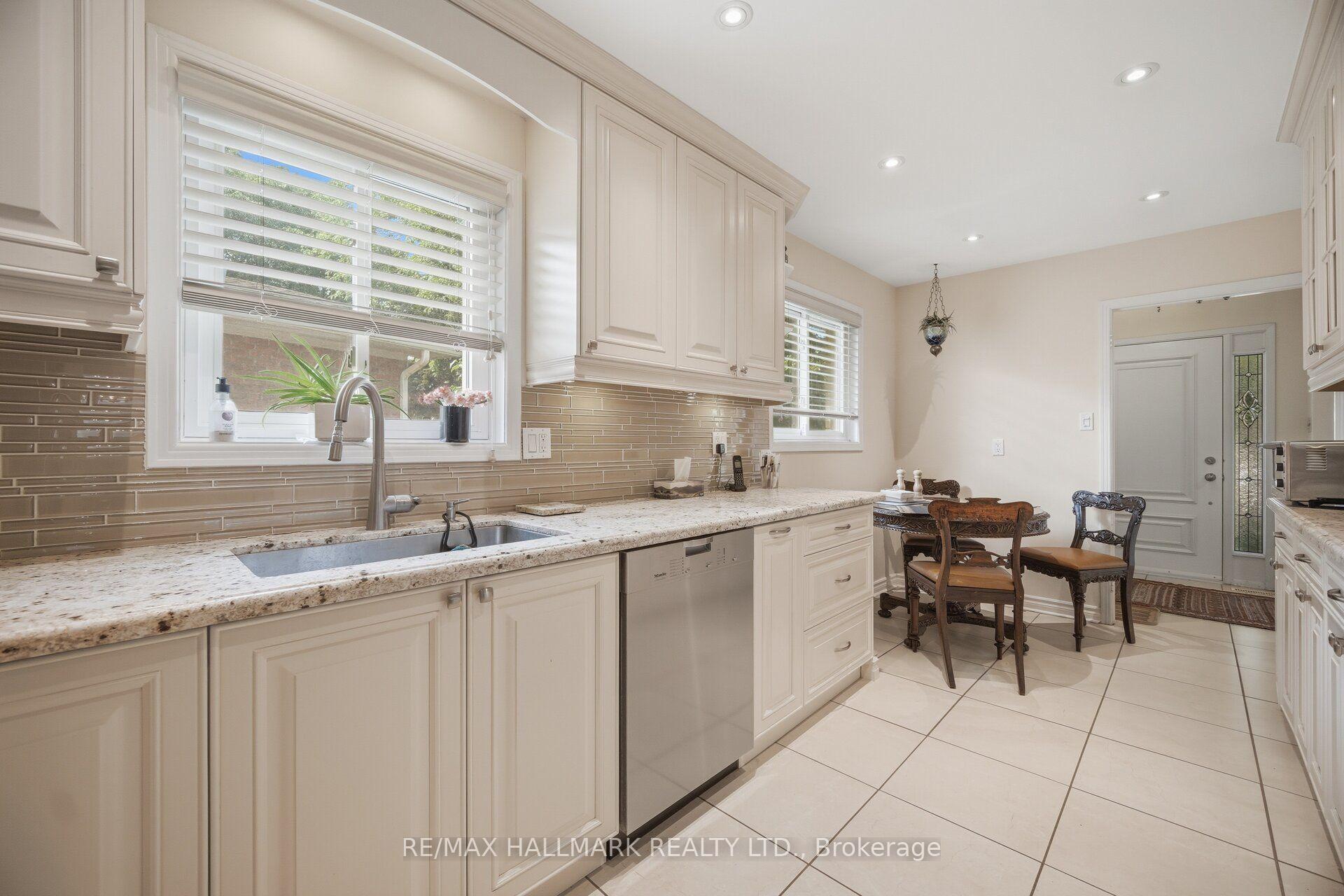 Photo 11 of 17 Wellesbourne Crescent, North York, Hillcrest Village — HOMEH