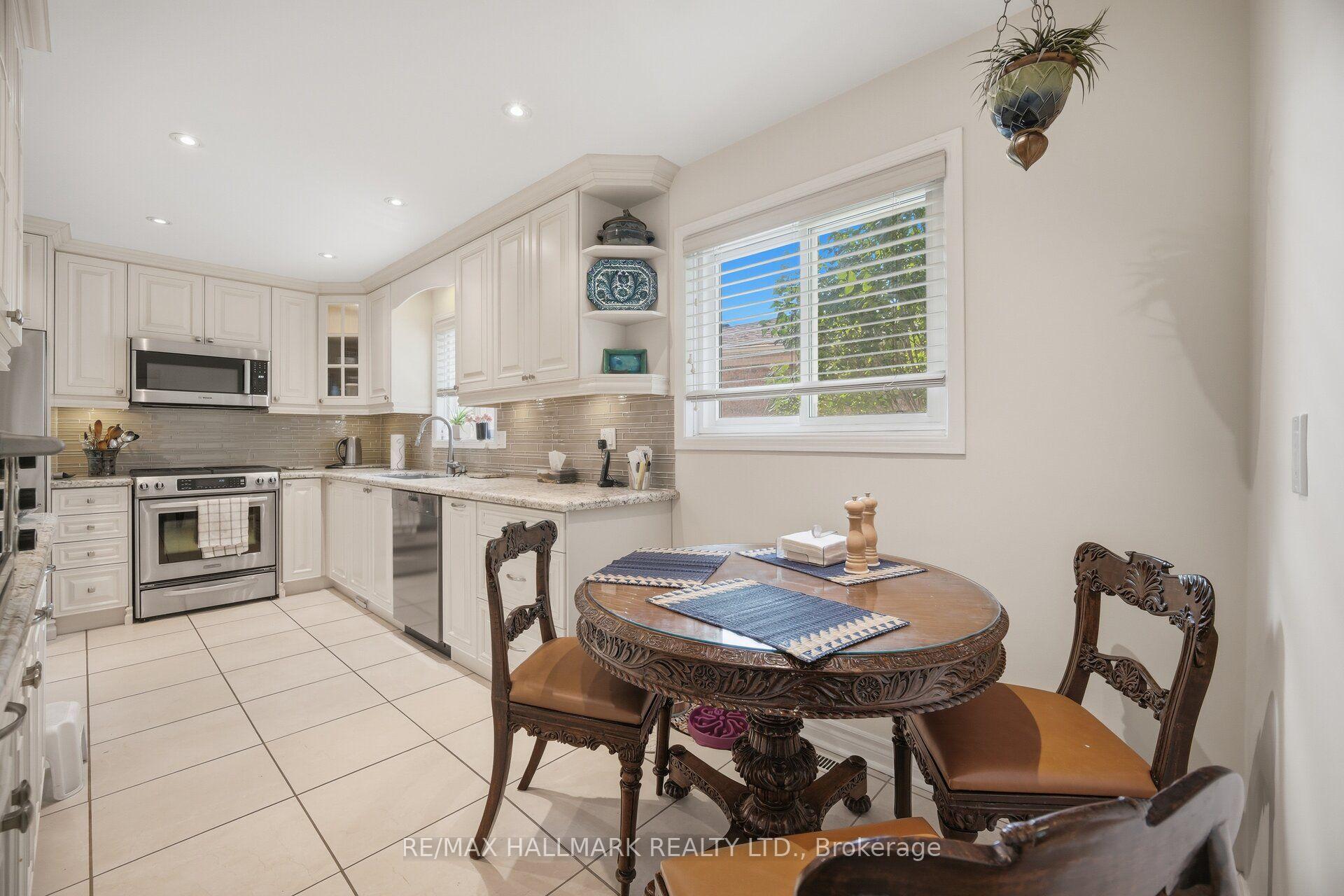 Photo 12 of 17 Wellesbourne Crescent, North York, Hillcrest Village — HOMEH