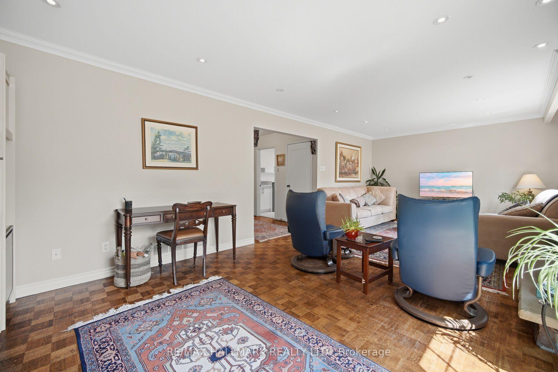 Photo 19 of 17 Wellesbourne Crescent, North York, Hillcrest Village — HOMEH