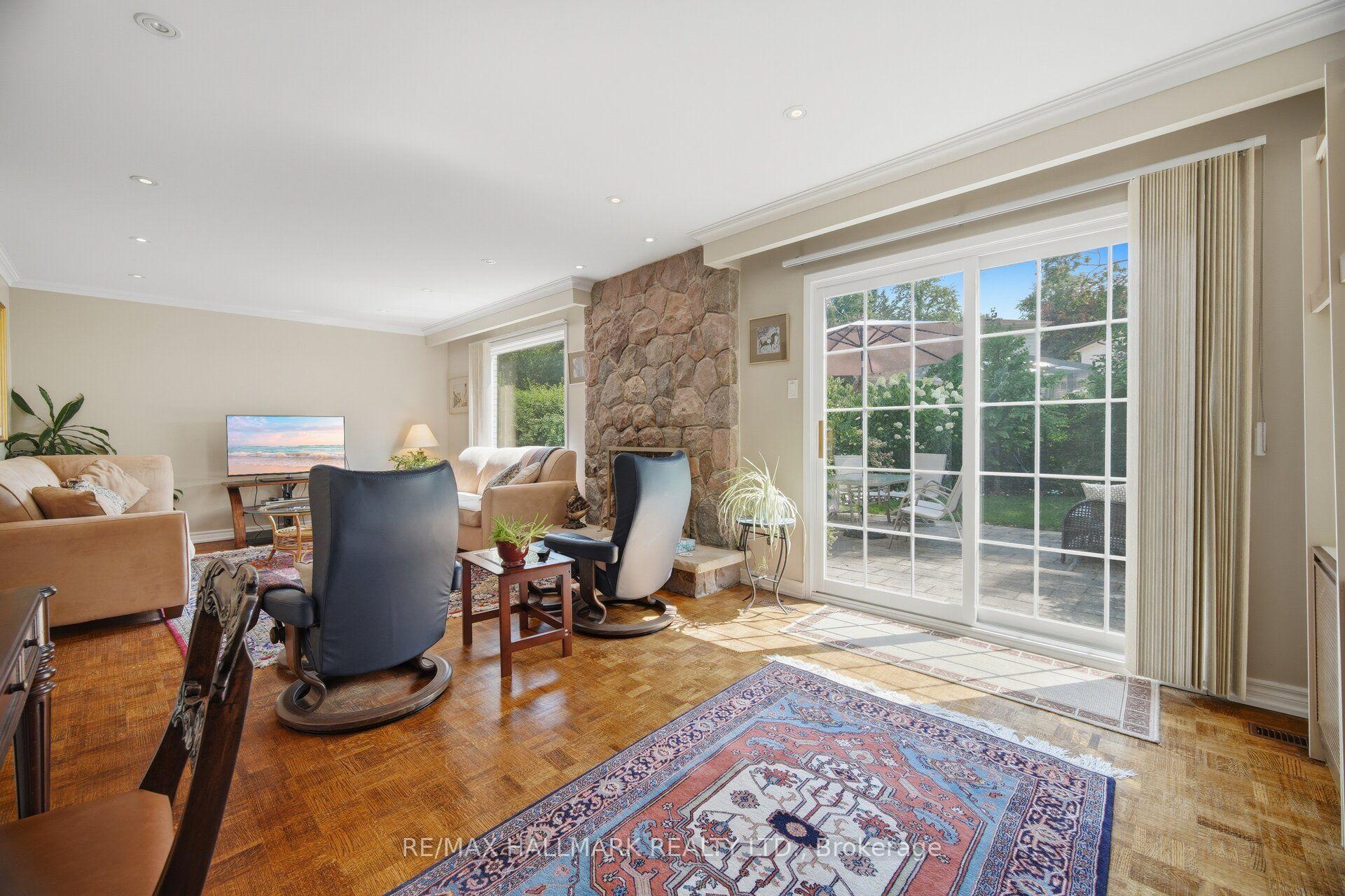 Photo 20 of 17 Wellesbourne Crescent, North York, Hillcrest Village — HOMEH
