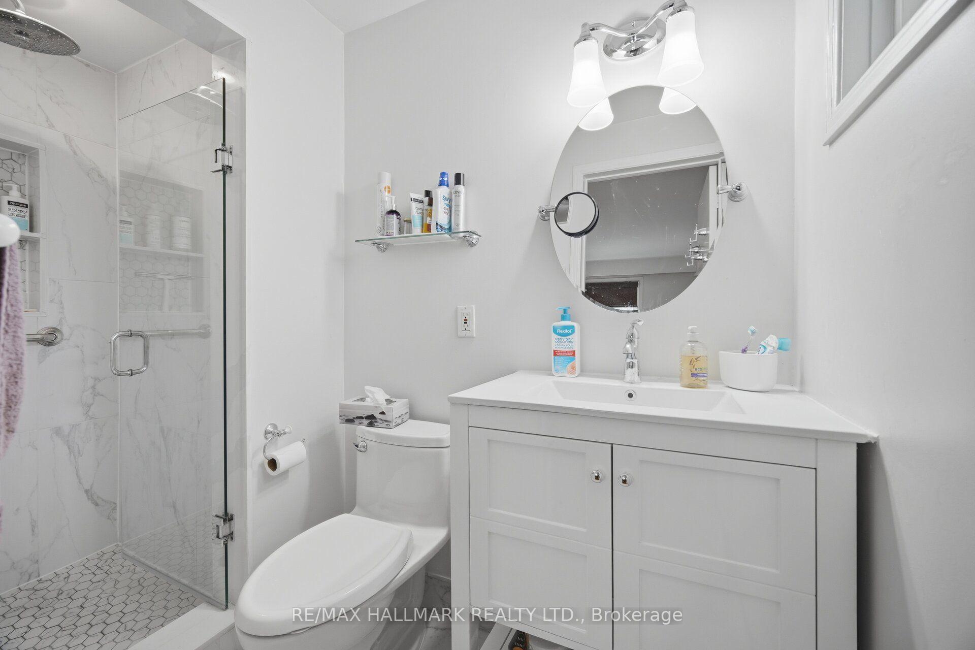 Photo 22 of 17 Wellesbourne Crescent, North York, Hillcrest Village — HOMEH