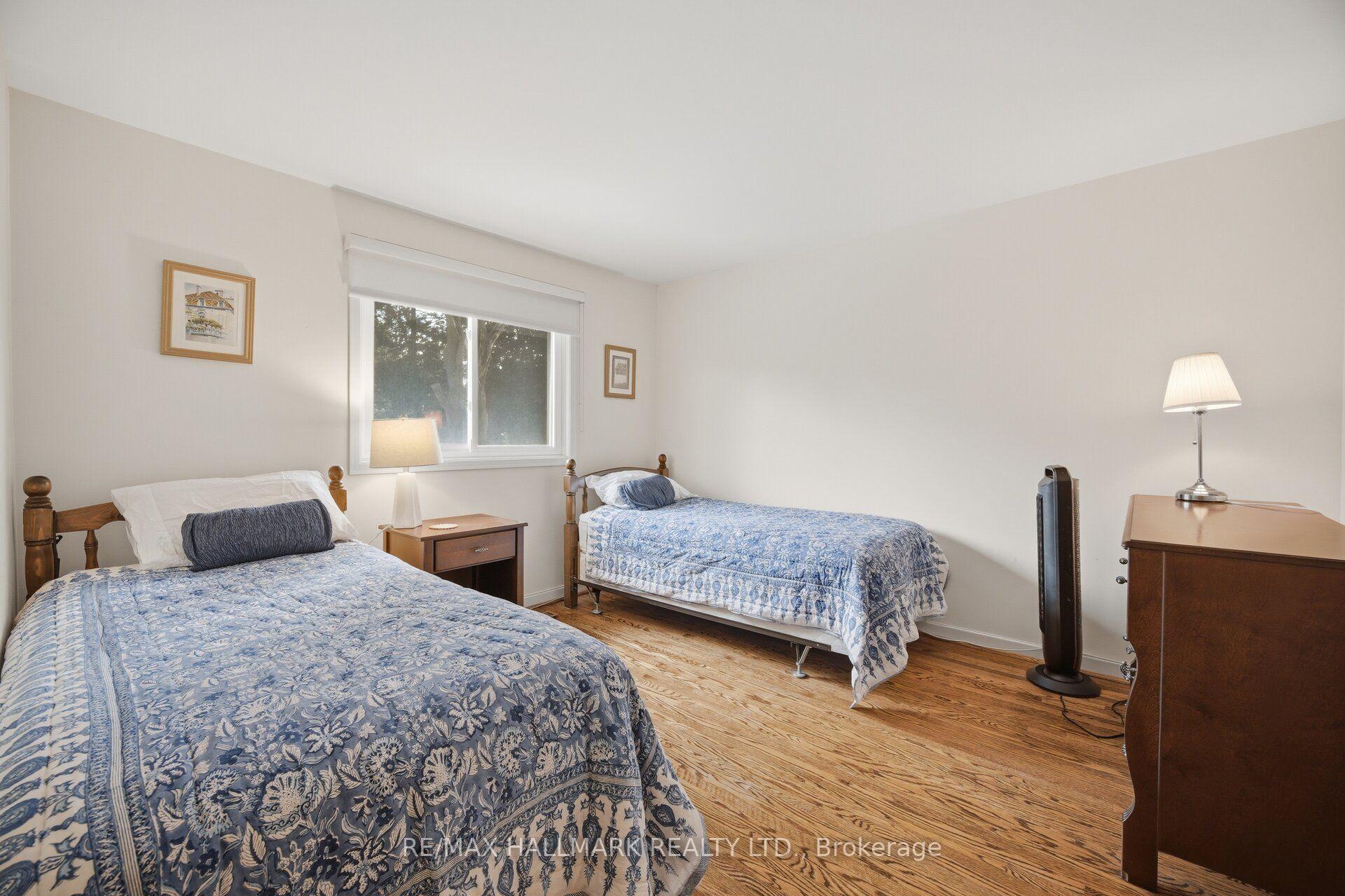 Photo 23 of 17 Wellesbourne Crescent, North York, Hillcrest Village — HOMEH