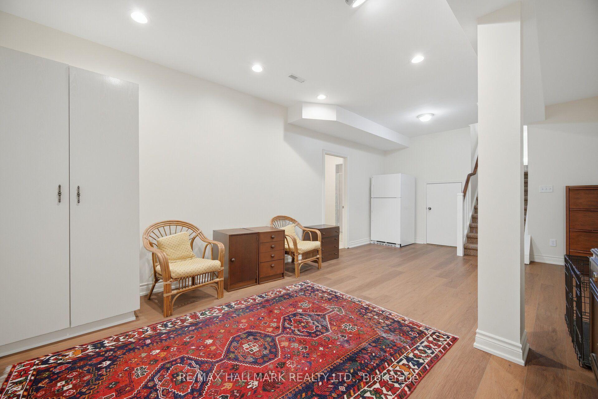 Photo 25 of 17 Wellesbourne Crescent, North York, Hillcrest Village — HOMEH