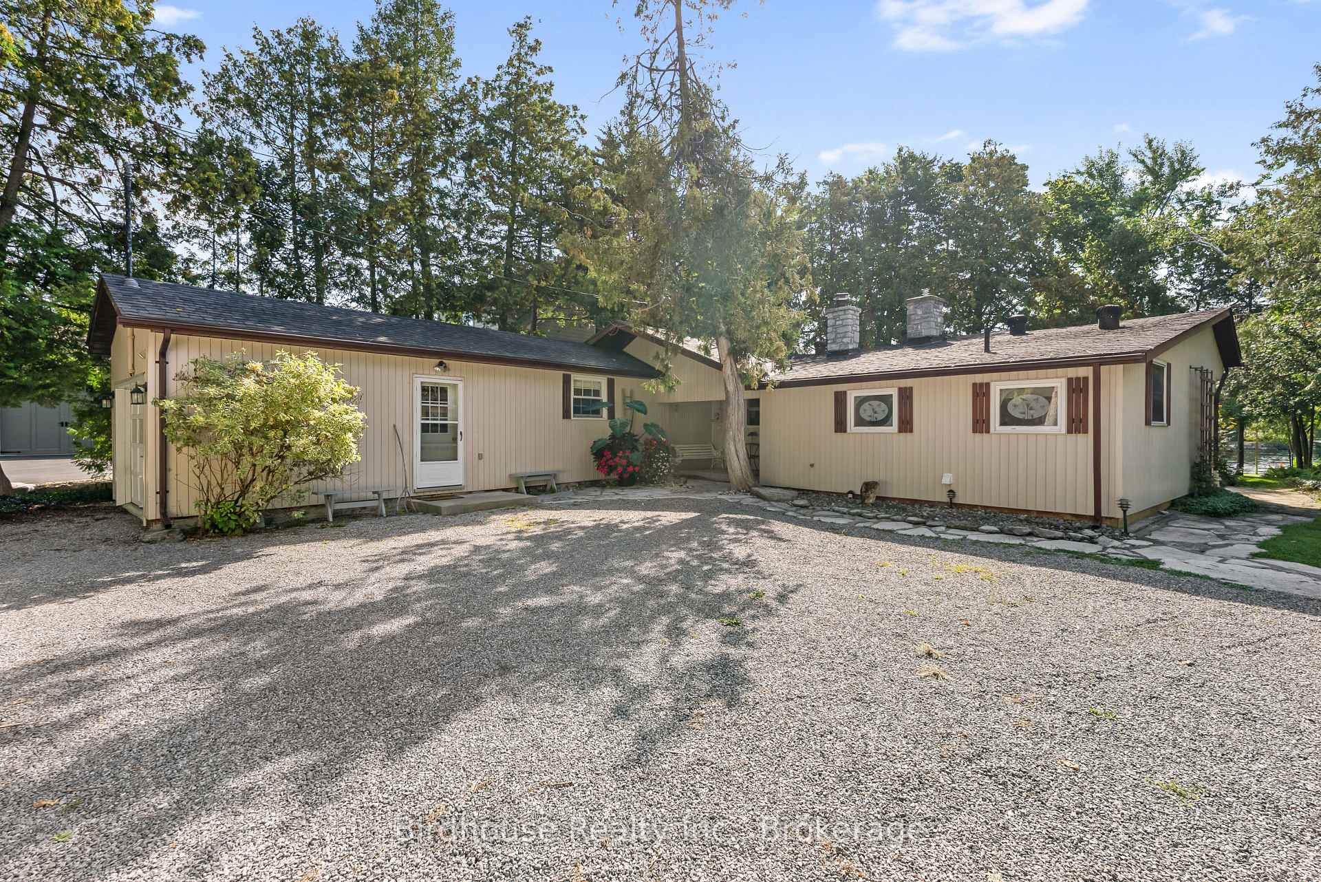 Photo 5 of 99 Riverside Drive, Kawartha Lakes, Bobcaygeon — HOMEH