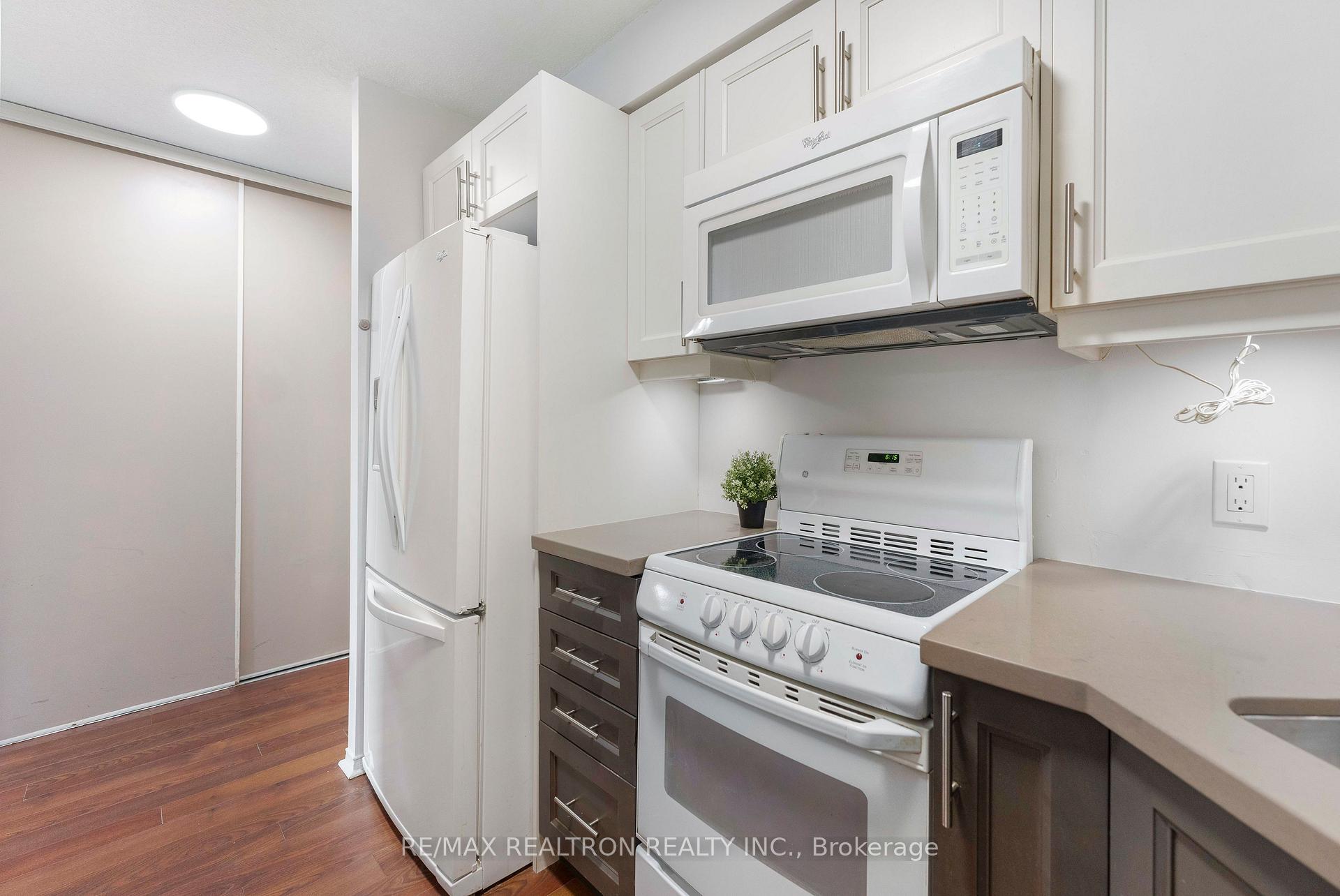 Photo 8 of Unit 320, 155 Riverglen Drive, Georgina, Keswick South — HOMEH