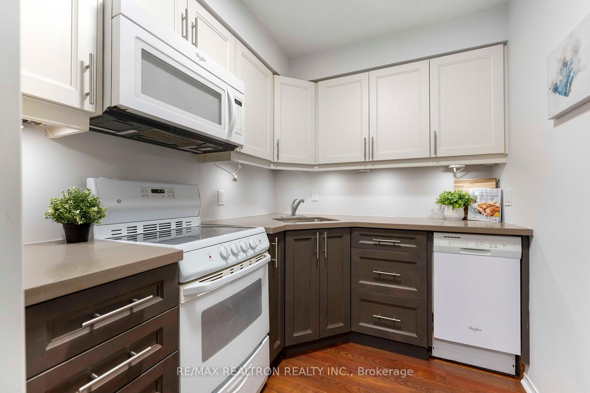 Photo 9 of Unit 320, 155 Riverglen Drive, Georgina, Keswick South — HOMEH