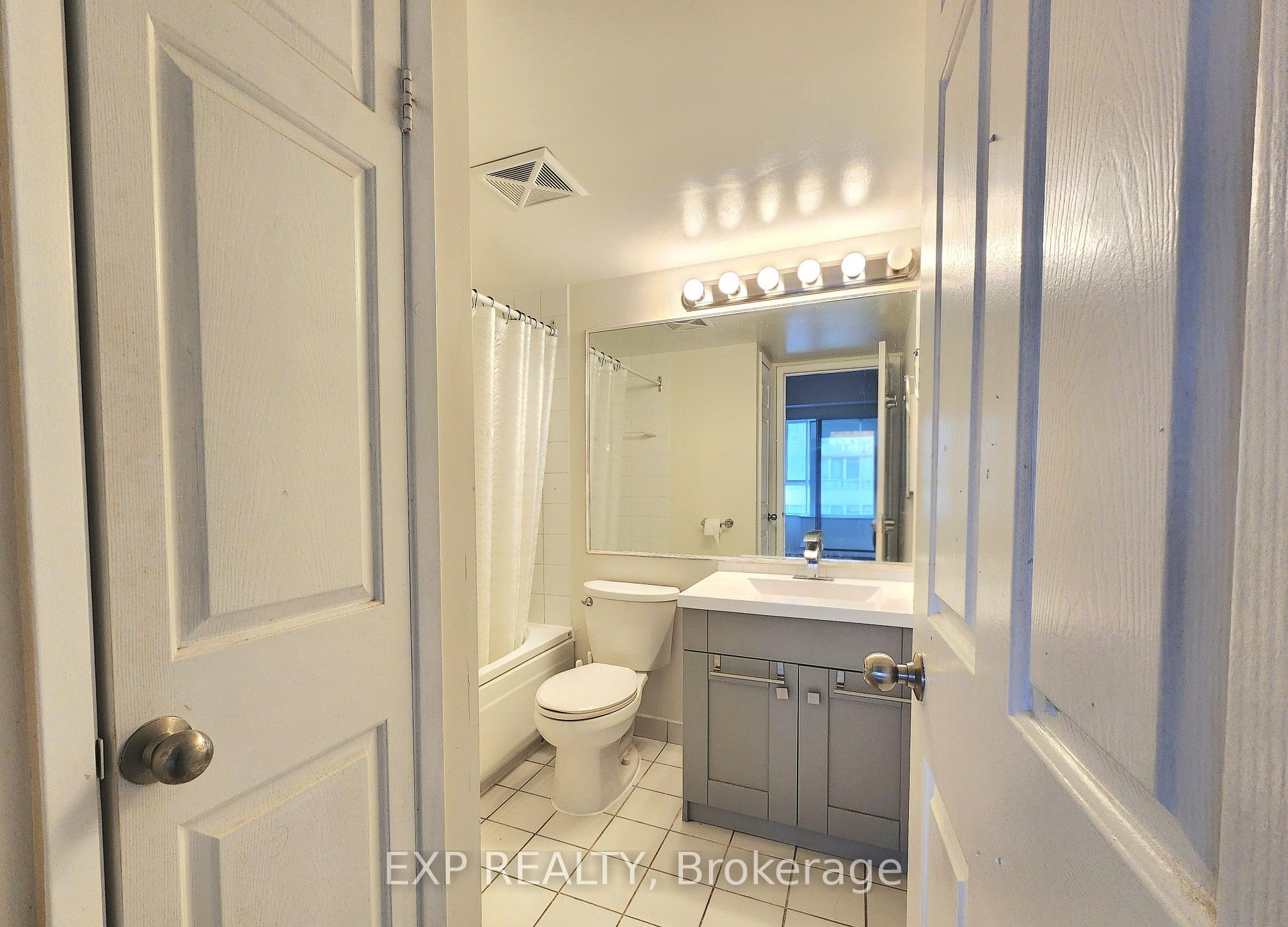 Photo 9 of Unit 1421, 711 Bay Street, Toronto, Bay Street Corridor — HOMEH