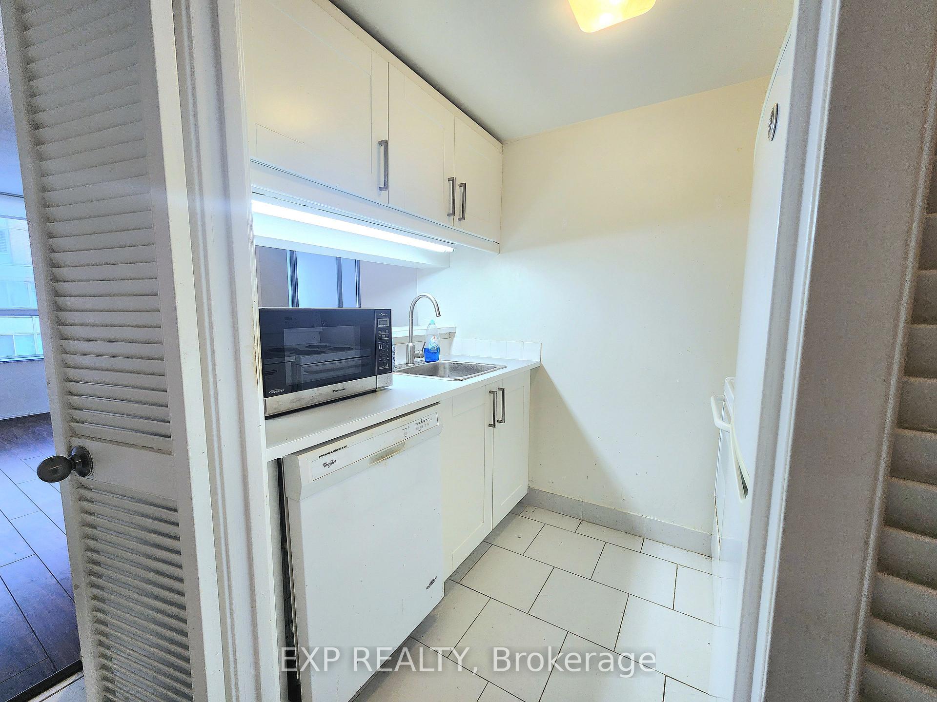 Photo 13 of Unit 1421, 711 Bay Street, Toronto, Bay Street Corridor — HOMEH