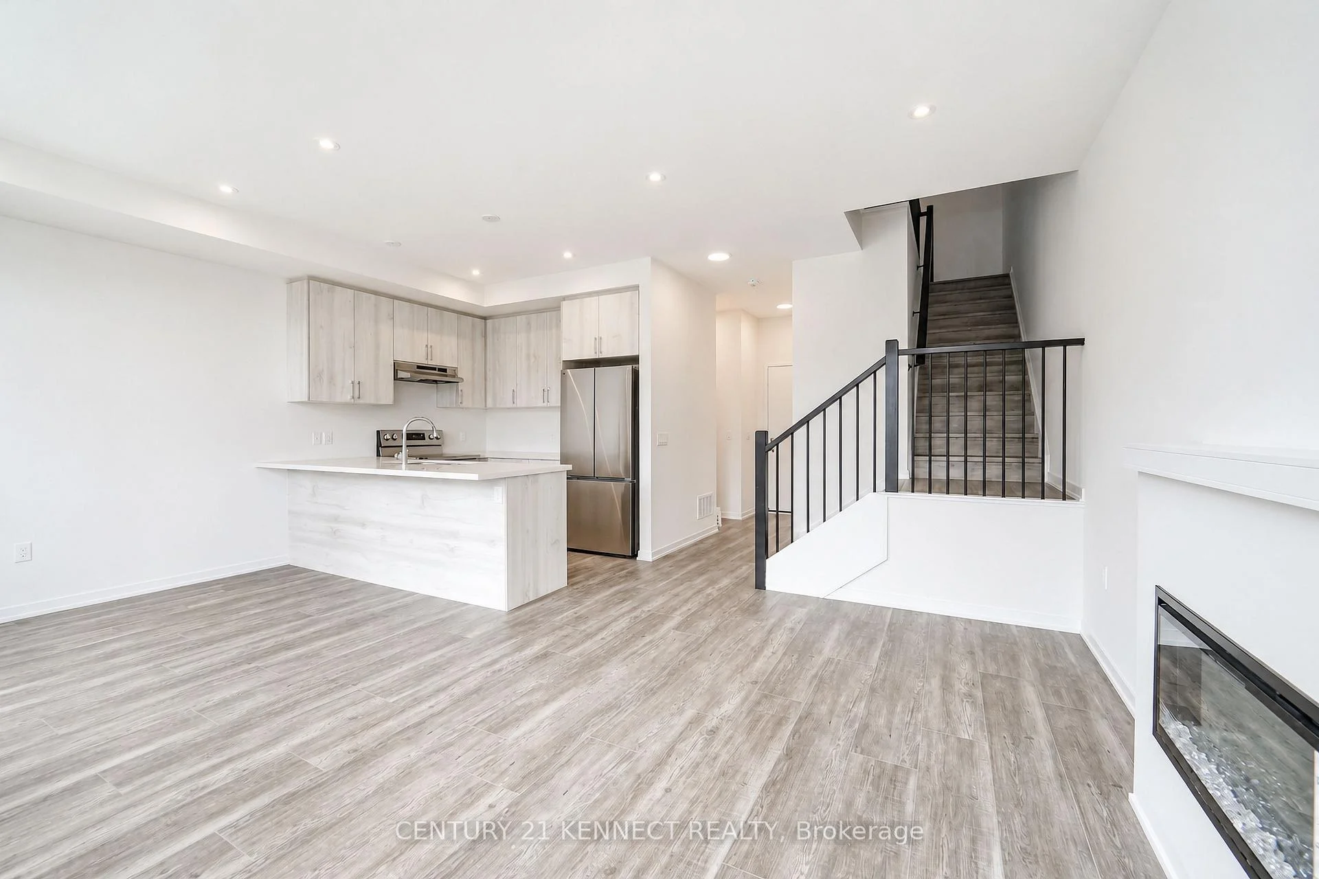 Photo 6 of 1414 19th Avenue, Richmond Hill, Rural Richmond Hill — HOMEH