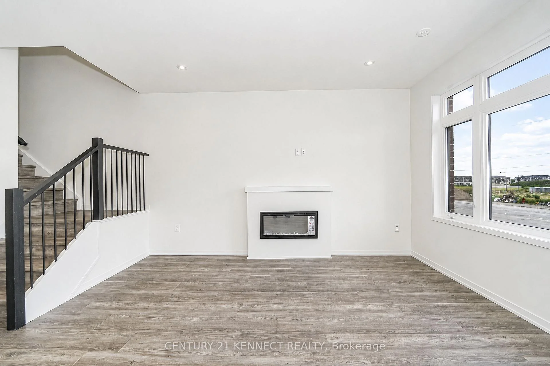 Photo 9 of 1414 19th Avenue, Richmond Hill, Rural Richmond Hill — HOMEH