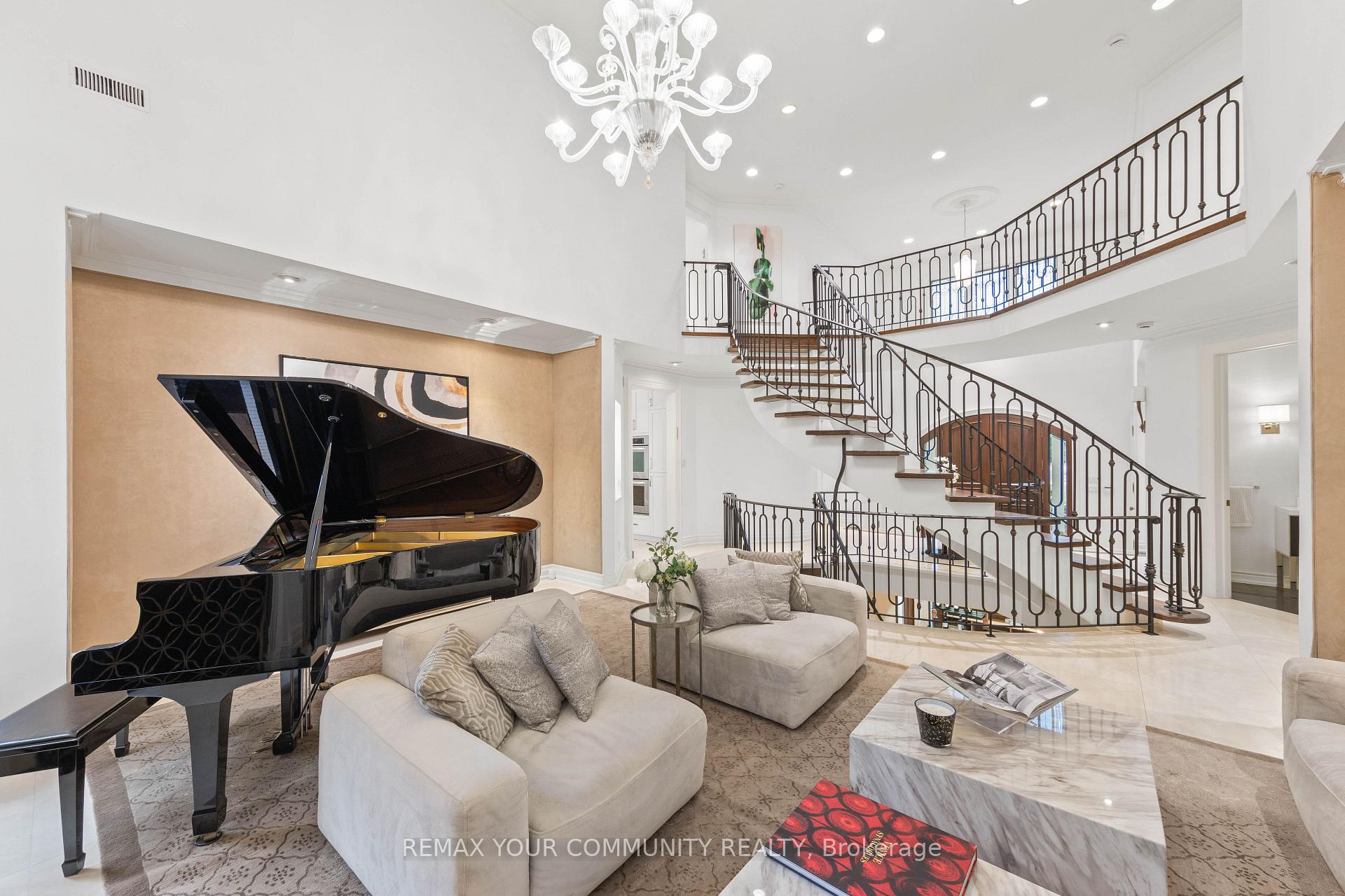 Photo 9 of 75 Arnold Avenue, Vaughan, Crestwood-Springfarm-Yorkhill — HOMEH
