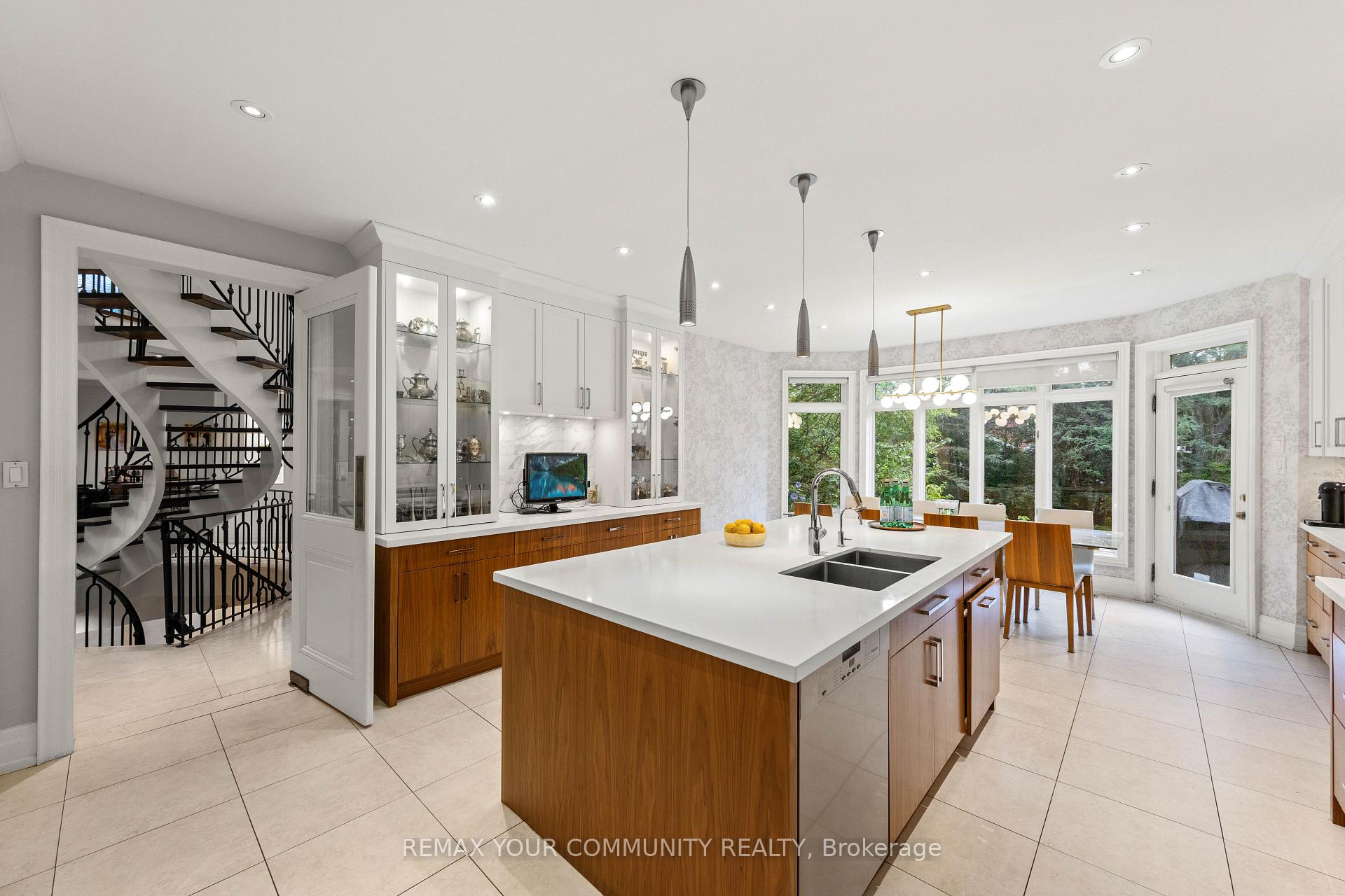 Photo 12 of 75 Arnold Avenue, Vaughan, Crestwood-Springfarm-Yorkhill — HOMEH