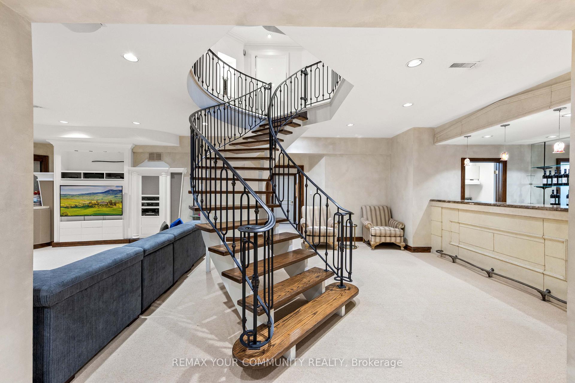 Photo 38 of 75 Arnold Avenue, Vaughan, Crestwood-Springfarm-Yorkhill — HOMEH