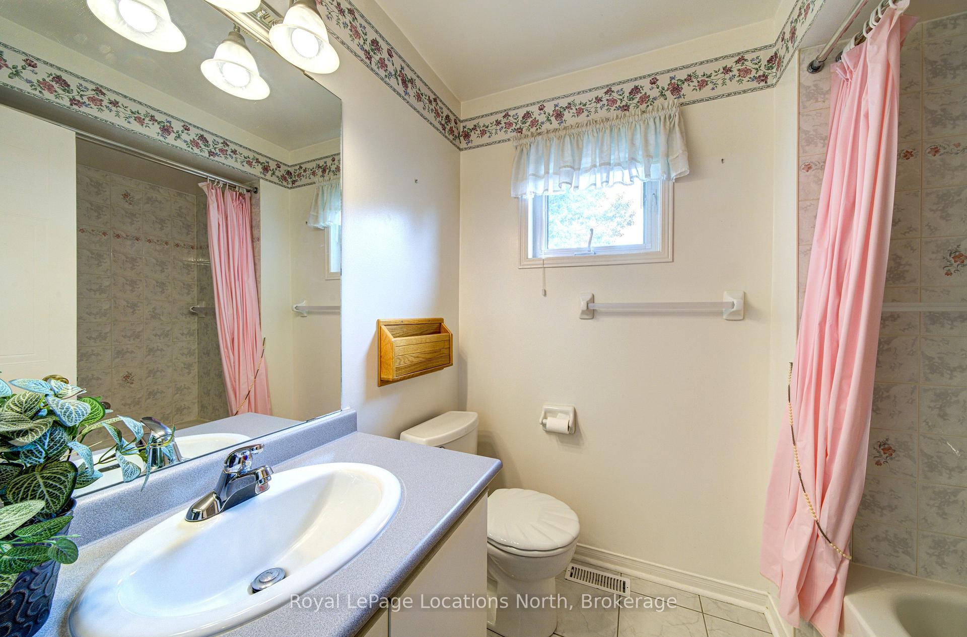 Photo 47 of 68 Acorn Crescent, Wasaga Beach — HOMEH